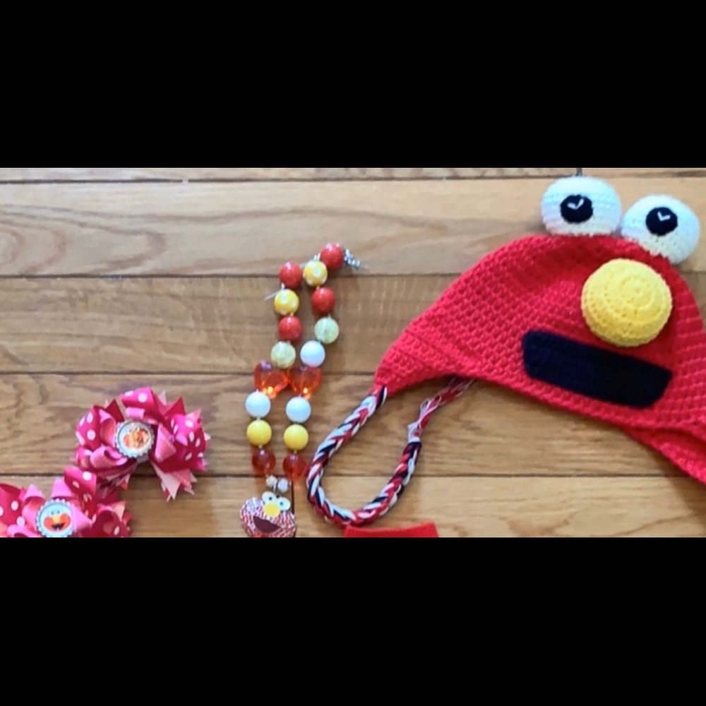 ❤️Elmo accessories: ❤️2 bows, hat &necklace